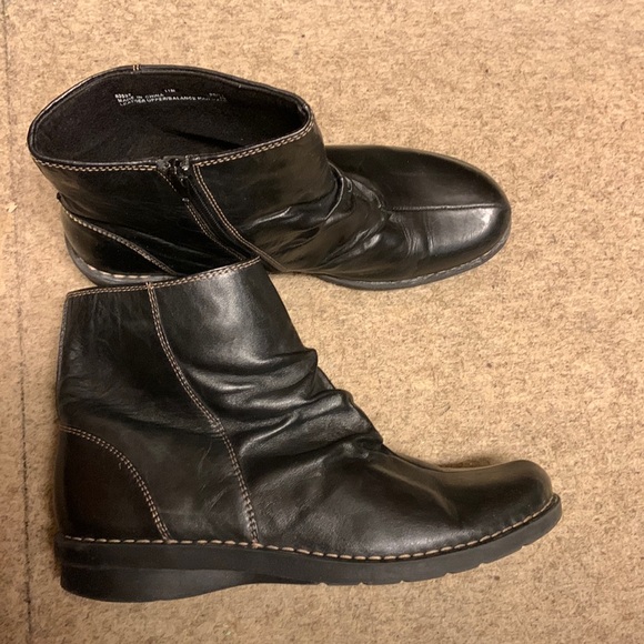 Clarks Shoes - Clarks Bendables Nikki Tea Boot Womens 11 Narrow Black Leather Ruched Ankle Zip